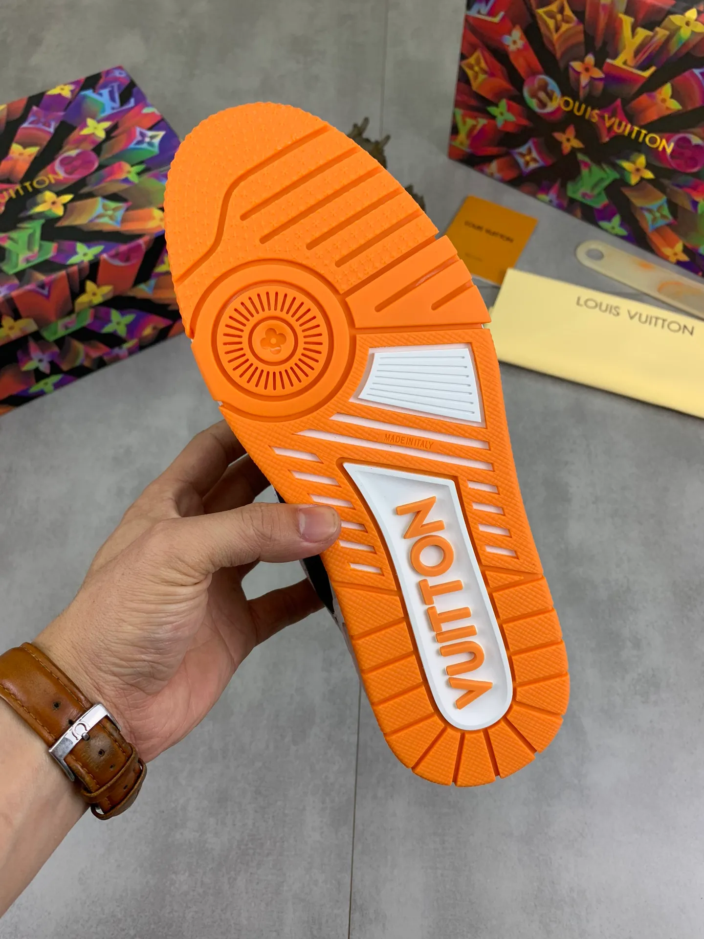 Men's shoes 💰P580 New style 💰💎💎Latest color High version 2025Louis*Vuitto* LV Traine Catwalk TRAINER outsole and fabric private model A shoe that definitely costs a lot of money and effort. This series was designed after the arrival of Vifgil. It is favored by many fans every season. Original TPU outsole Original packaging Men's size: 38-45 (46 can be customized) Color: 3️⃣ colors available (available from stock, super fast delivery)